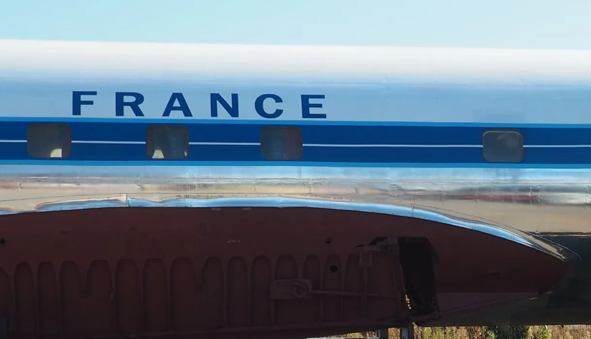 Row of Comet 1 passenger windows, rectangular with rounded corners, on a surviving airframe